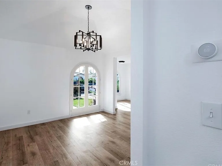 2121 S Redondo Blvd — Photo 10