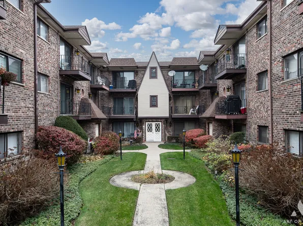 6453 N Northwest Hwy #2C, Chicago, IL 60631