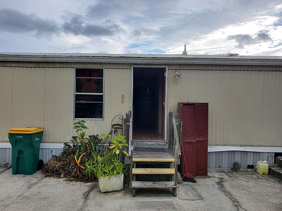 3rd image of 15483 Lime Dr