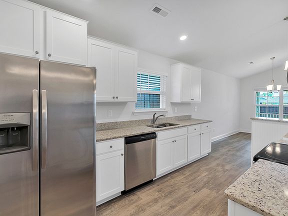 5th image of 2452 Belltown Dr SW