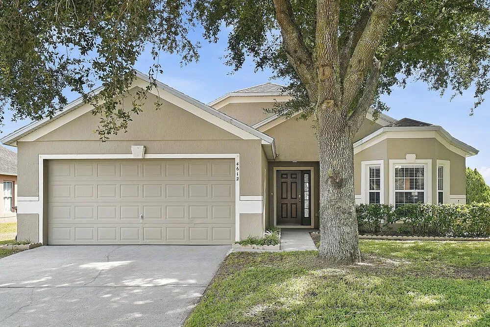 3 bed, 2.0 bath, 1636 sqft, $2,065 — Photo 1