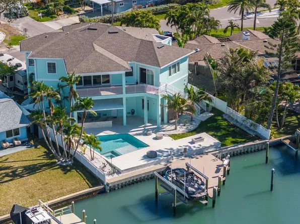 15904 Redington Dr, Redington Beach, FL 33708