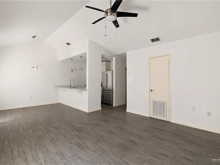 901 Galveston Ave #C — Photo 7
