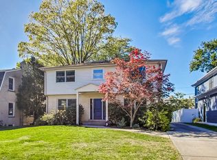 228 N Willow Rd, Elmhurst, IL 60126