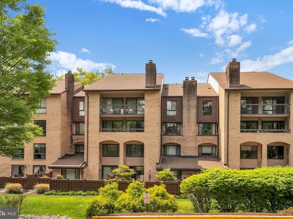 11420 Strand Dr #R-105, Rockville, MD 20852