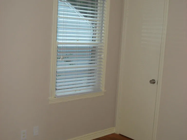 2301 W 73rd Ter — Photo 14