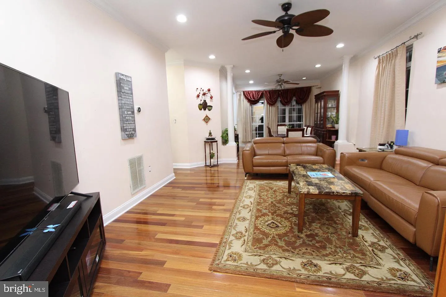 4 bed, 2.5 bath, 2262 sqft, $4,900 — Photo 3