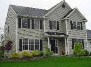 5 Packetboat Ct, Waterford, NY 12188