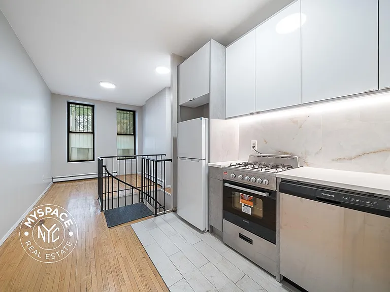 147 9th St #1A — Photo 2