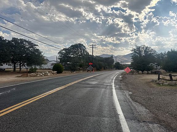 Exterior Neighborhood (street photo)
