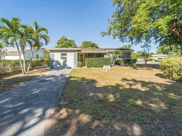 1300 SW 67th Way, Pembroke Pines, FL 33023