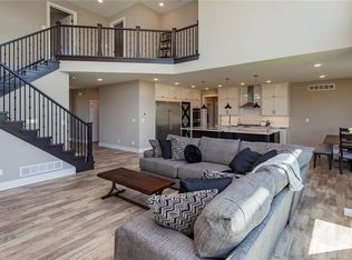 16124 Goodman Ct, Urbandale, IA 50323