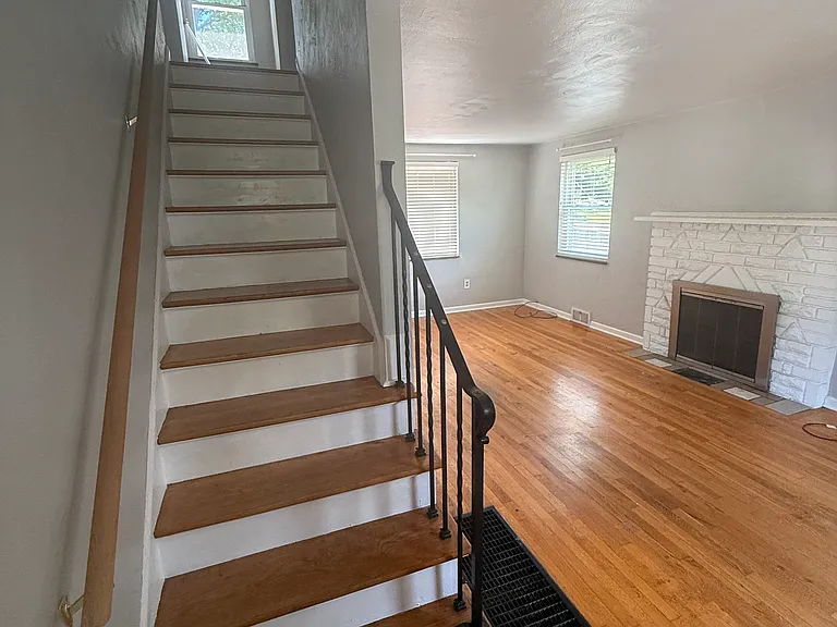 11831 Joan Dr — Photo 5