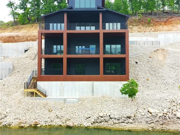 507 Redbud Ct, Lake Ozark, MO 65049