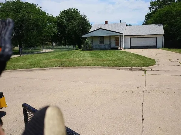 2102 N Hydraulic Ave, Wichita, KS 67214