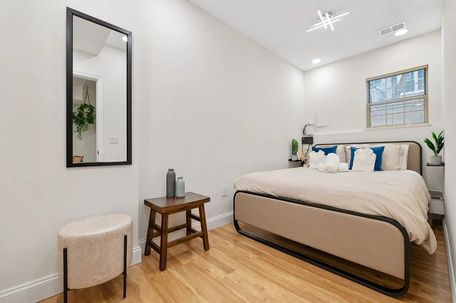 1 bed, 1.0 bath, $3,379 — Photo 2