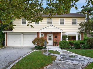120 Croyden Ct, Albertson, NY 11507
