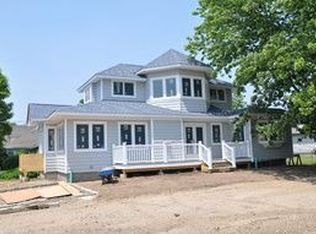 19 Auburn Ave, Bay Shore, NY 11706