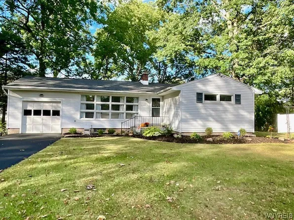 449 Harper Dr, Lewiston, NY 14092