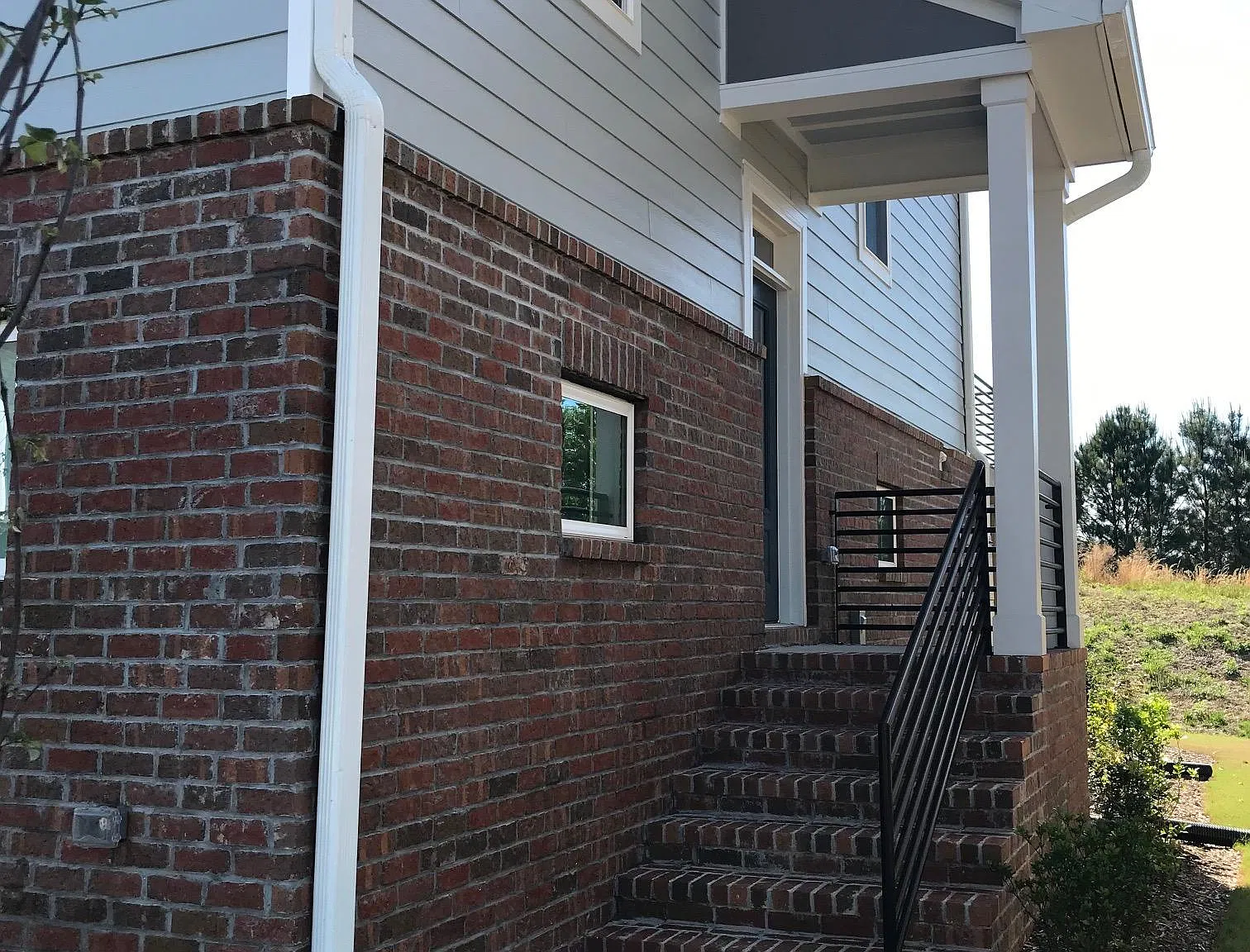 4 bed, 2.5 bath, 1717 sqft, $1,895 — Photo 1