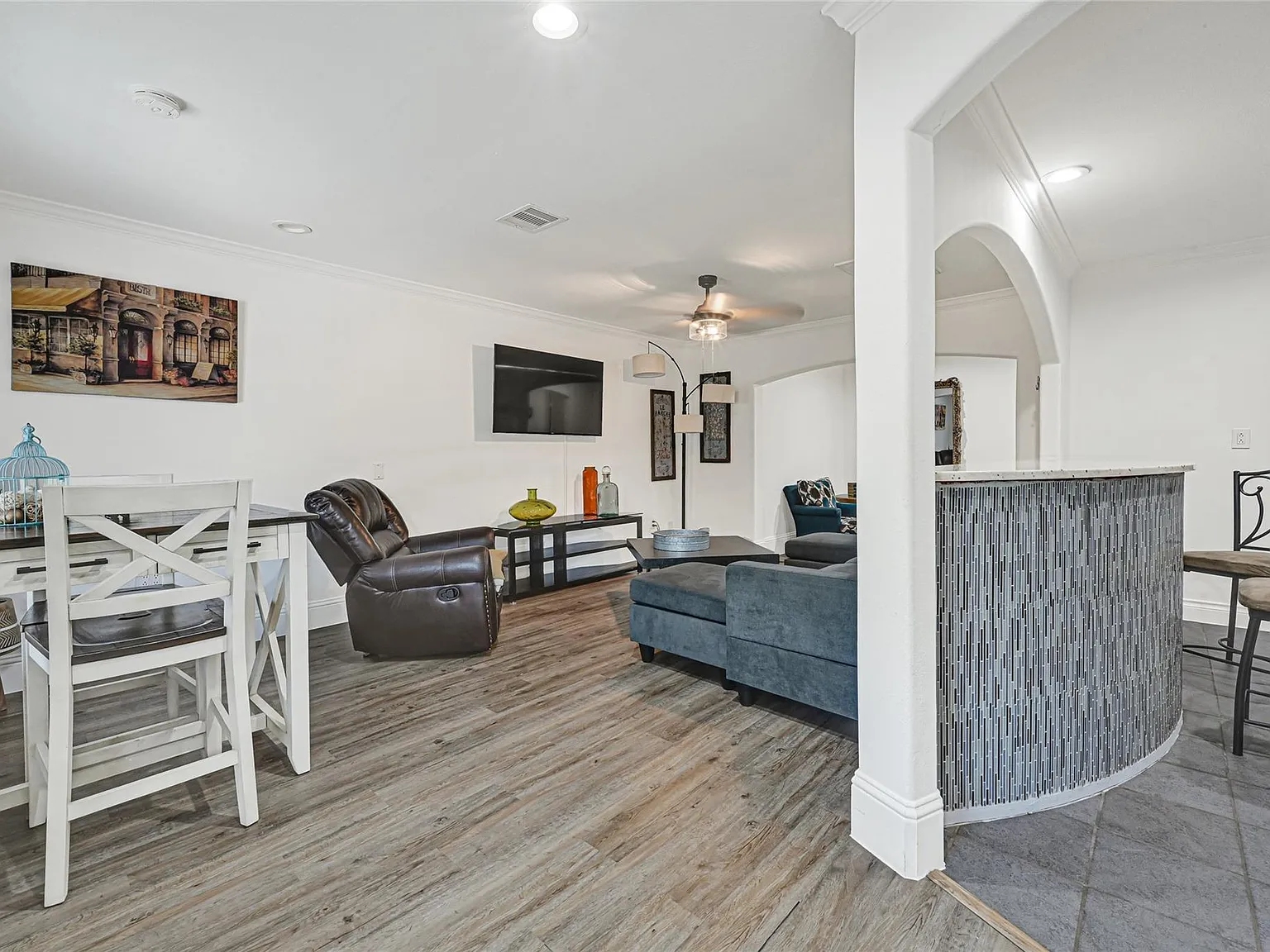2 bed, 1.0 bath, 630 sqft, $2,000 — Photo 2