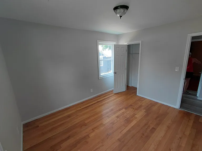 120 Elizabeth Ave — Photo 7