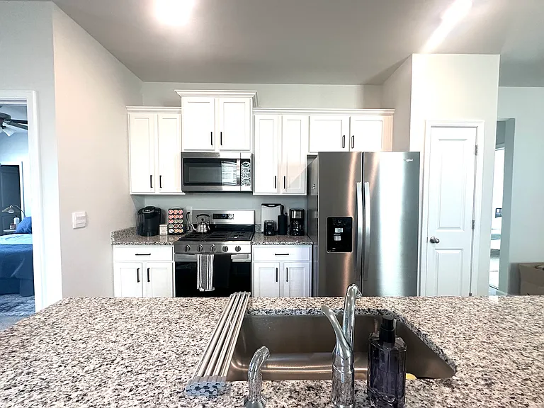 490 Whitby Ct — Photo 16