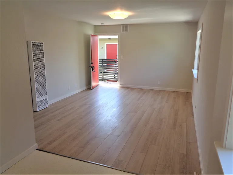 992 44th St #4 — Photo 11