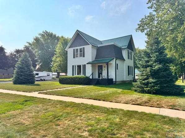 111 E 5th St, Sanborn, IA 51248