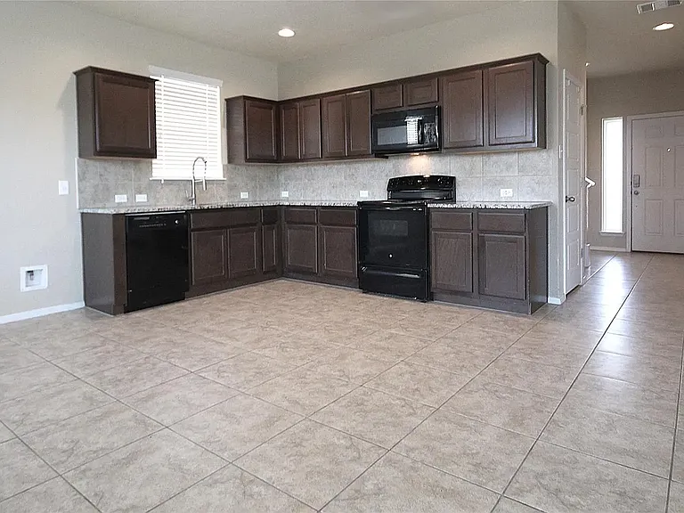116 Four Star Dr — Photo 6