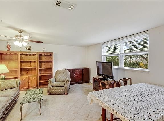 4th image of 2511 Saint Charles Ave APT 204