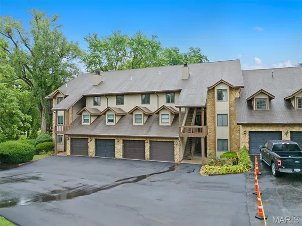 521 S 74th St, Belleville, IL 62223