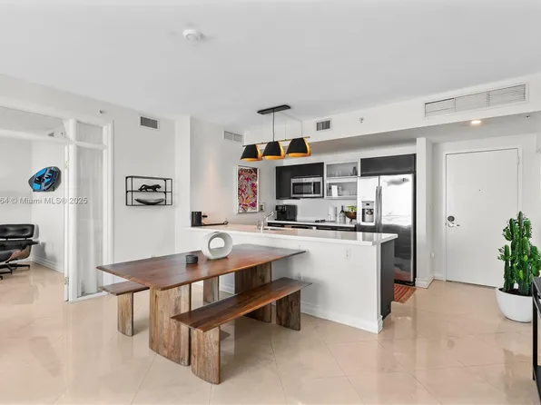 90 SW 3rd St APT 3106, Miami, FL 33130