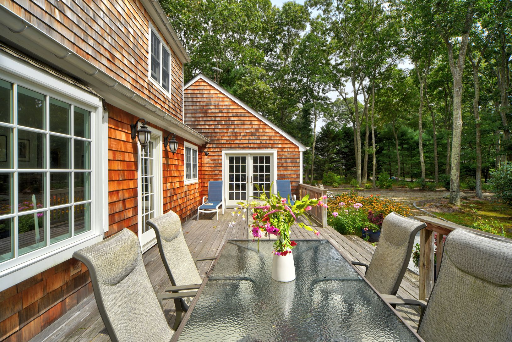  Outside Dining on Front Deck