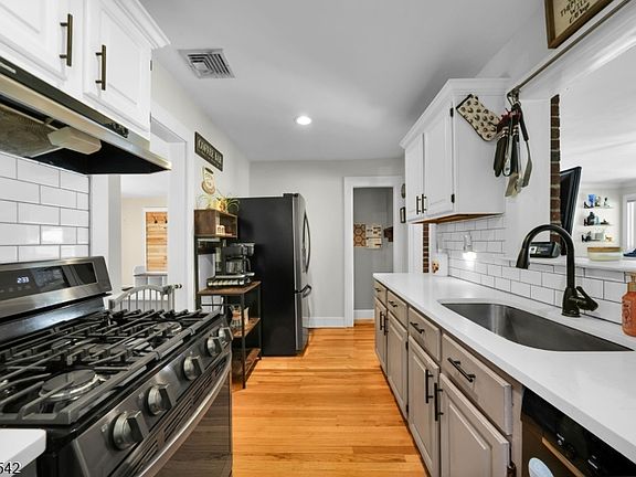 5th image of 89 Grove St