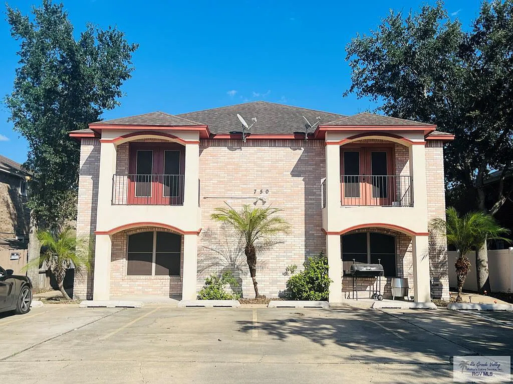 2 bed, 2.5 bath, 1100 sqft, $1,000 — Photo 1