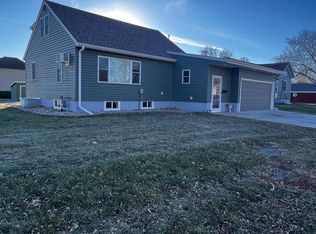 321 E 6th St, Madison, MN 56256