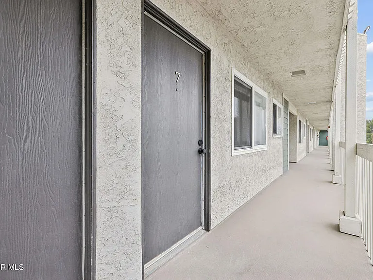 201 S Ventura Rd #7 — Photo 4