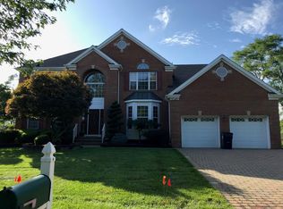 9 Lilac Way, Piscataway, NJ 08854