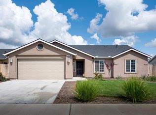 1880 Diamond Ave, Sanger, CA 93657