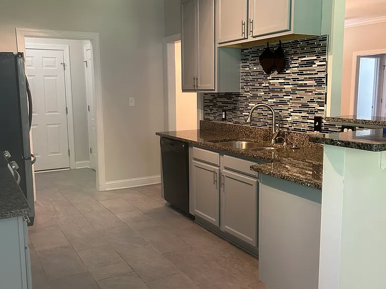 506 Weatherford Dr — Photo 2