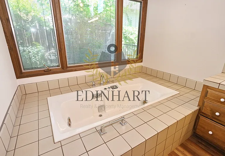145 E University Ave — Photo 38