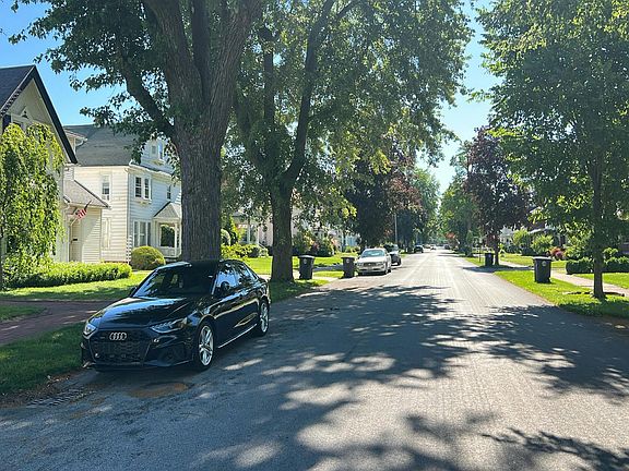 5th image of 365 W Johnson St