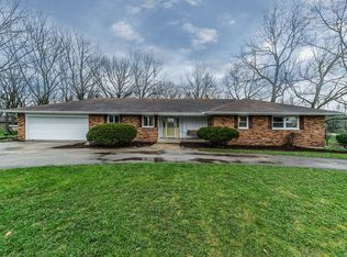 10 Walnut Creek Ln, Oswego, IL 60543