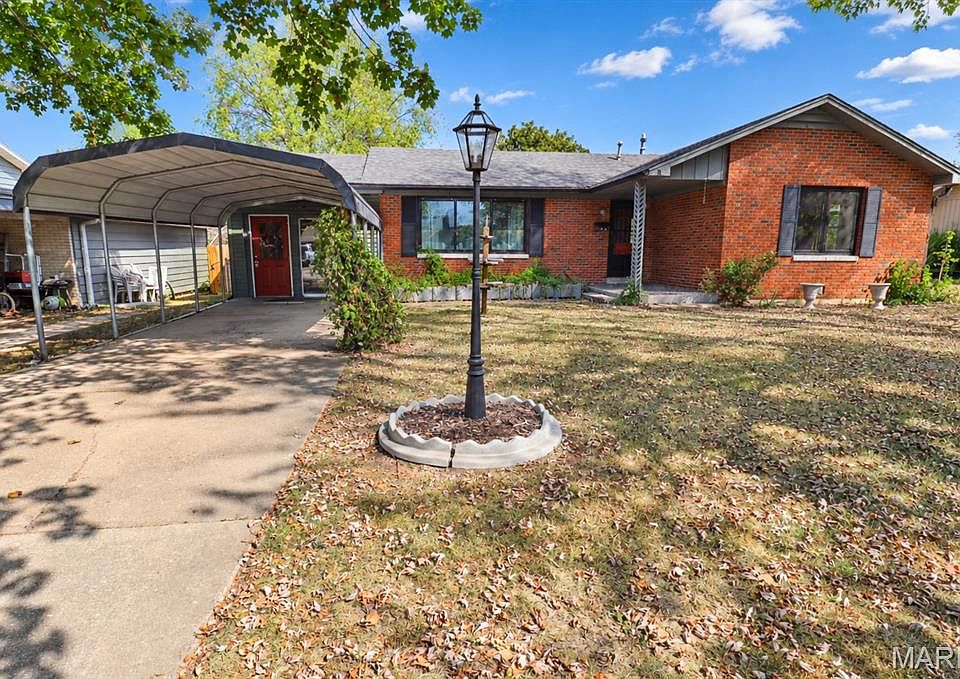 1st image of 40 Willow Ln