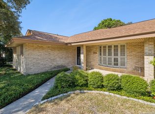 449 Golfcrest Dr, Windcrest, TX 78239