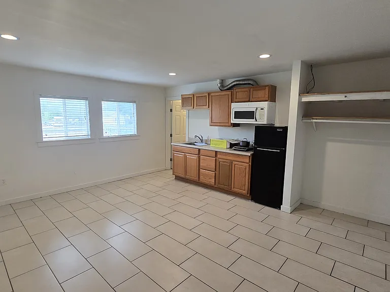 2614 Monterey St #5 — Photo 3