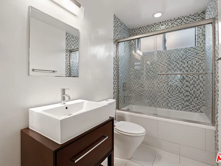 931 N Alfred St #306 — Photo 4