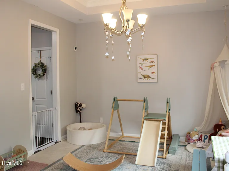 221 Seville St — Photo 6