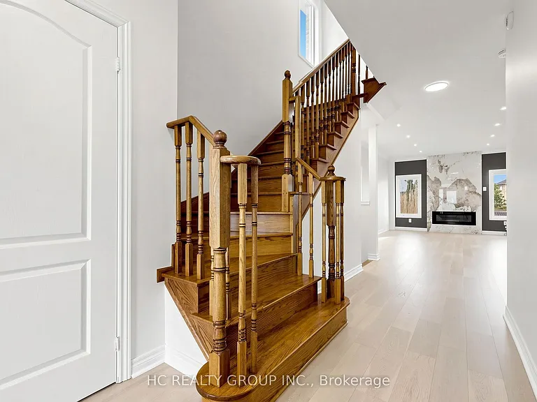 465 Woodspring Ave — Photo 3